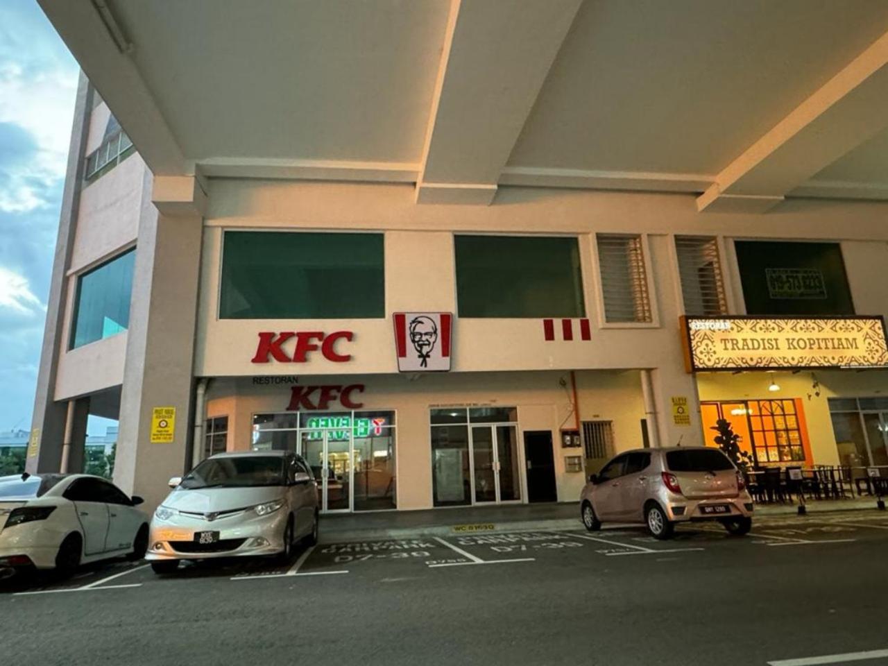 Corner Kl Pool View Rc Residence With High Internet Speed 500Mbps — Photos 3